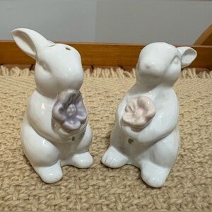 ⭐️Free With Any Purchase⭐️Ceramic Bunny Salt And Pepper Shakers